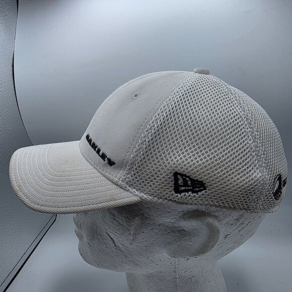 Oakley Silicon Bark Trucker Hat White Mesh Stretch Fit Medium Large Casual - Picture 2 of 10